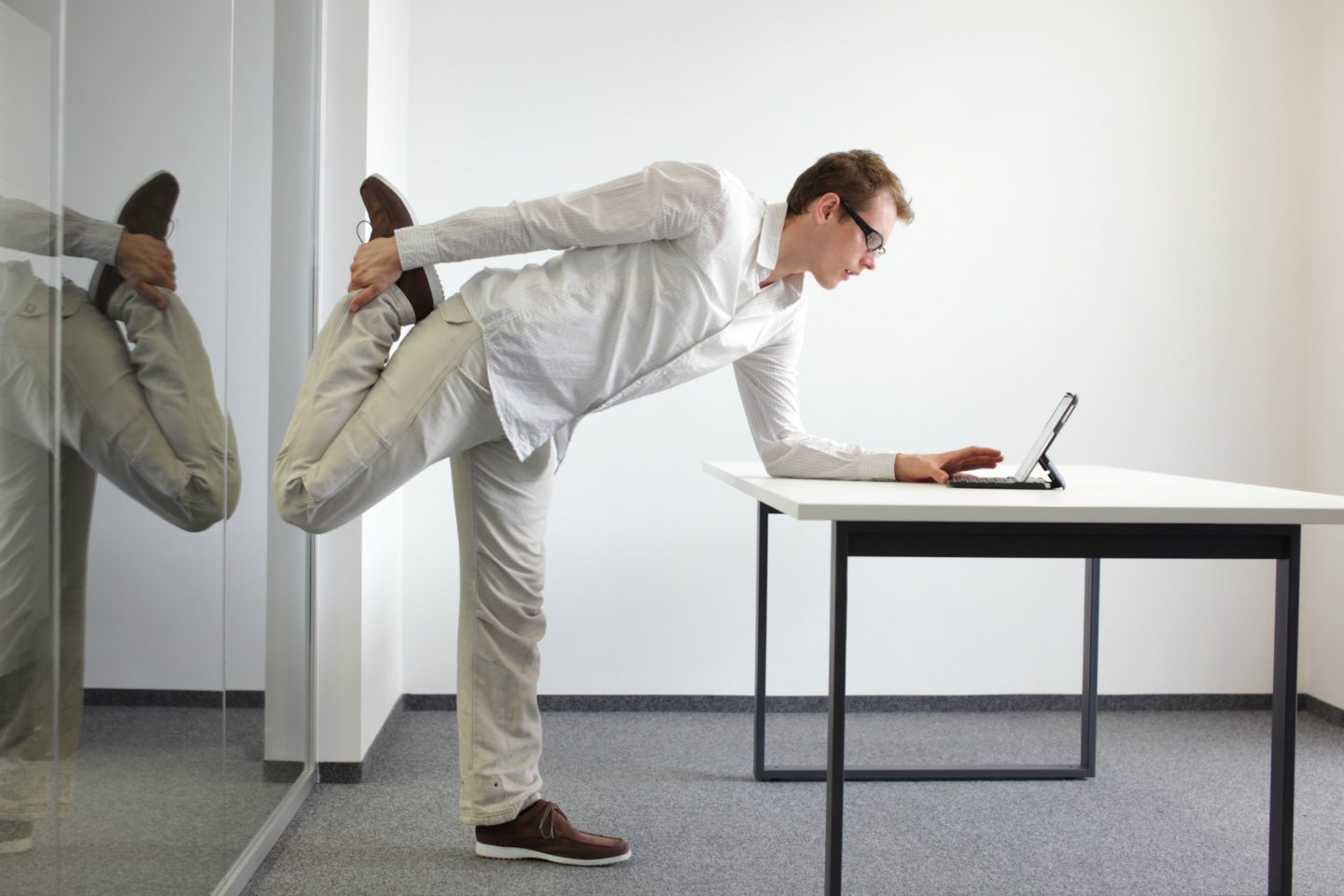 Desk exercise: Ways to be more active in the office - Staples®